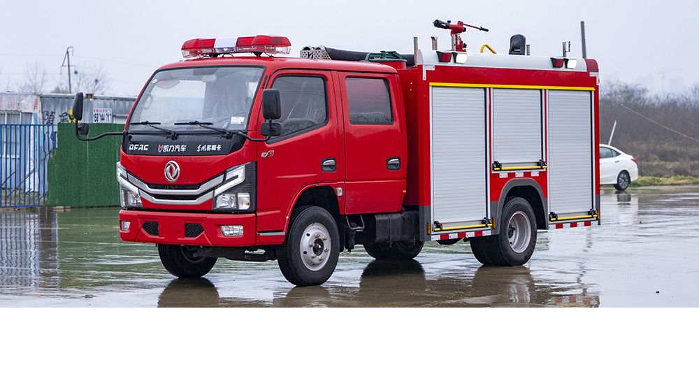 东风小多利卡内藏水罐消防车图1