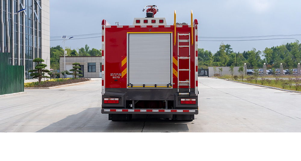 东风D9内藏水罐消防车图3