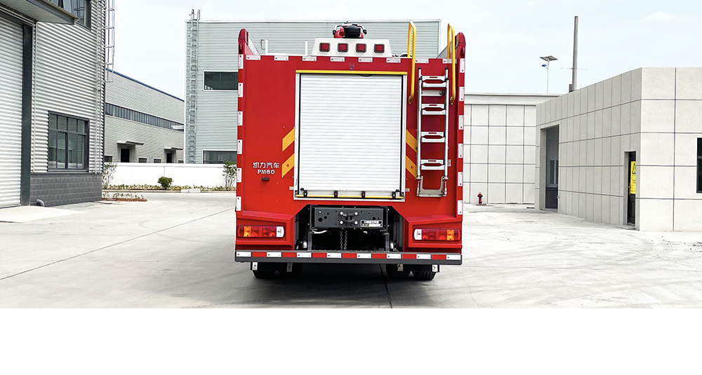 豪沃单桥泡沫消防车图2