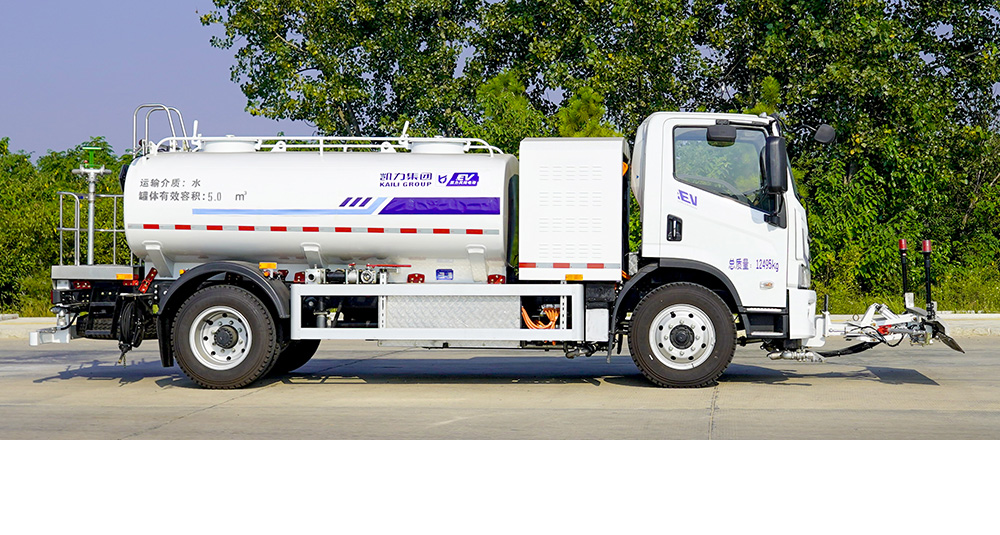 上汽跃进纯电路面清洗车图3