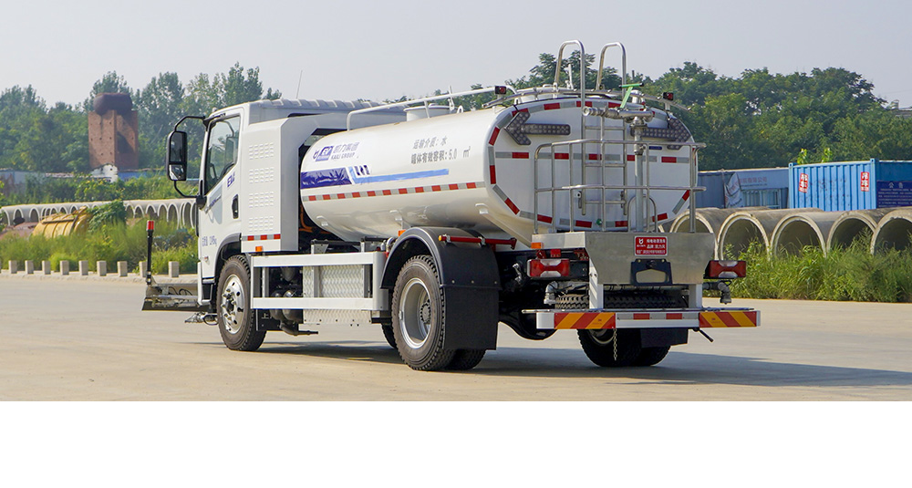 上汽跃进纯电路面清洗车图6