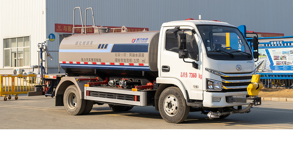 上汽跃进纯电绿化喷洒车图1