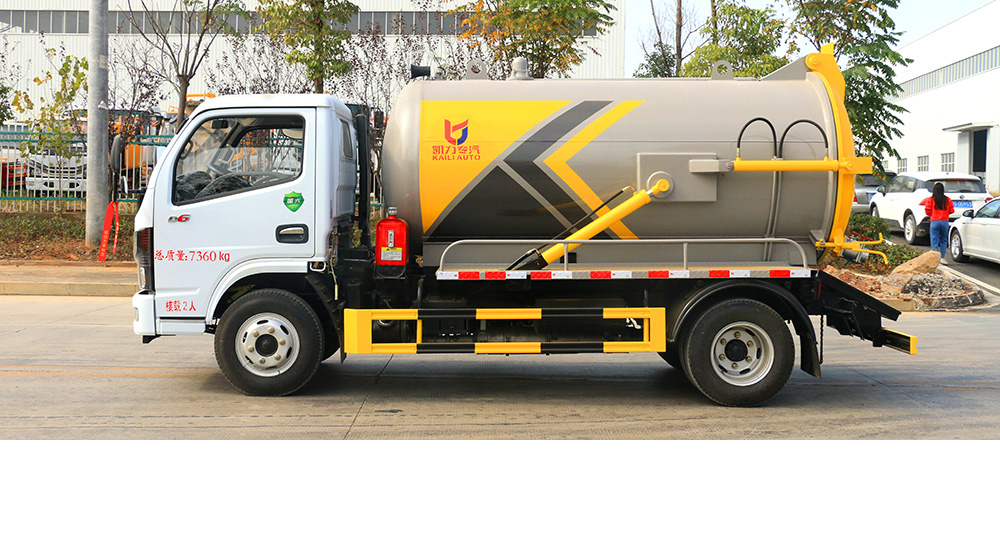 东风小多利卡吸污车图4