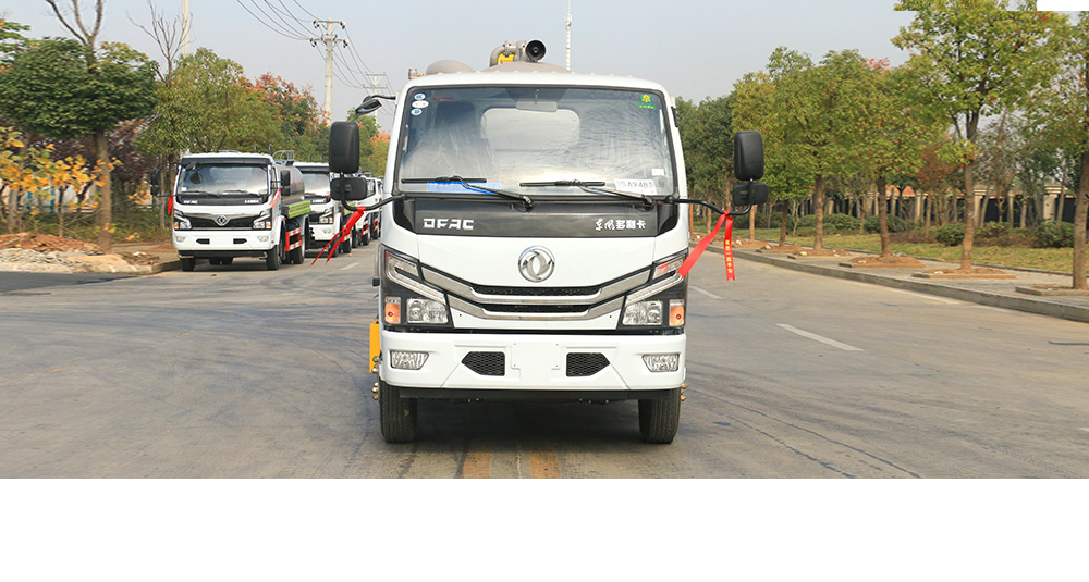 东风小多利卡吸污车图7