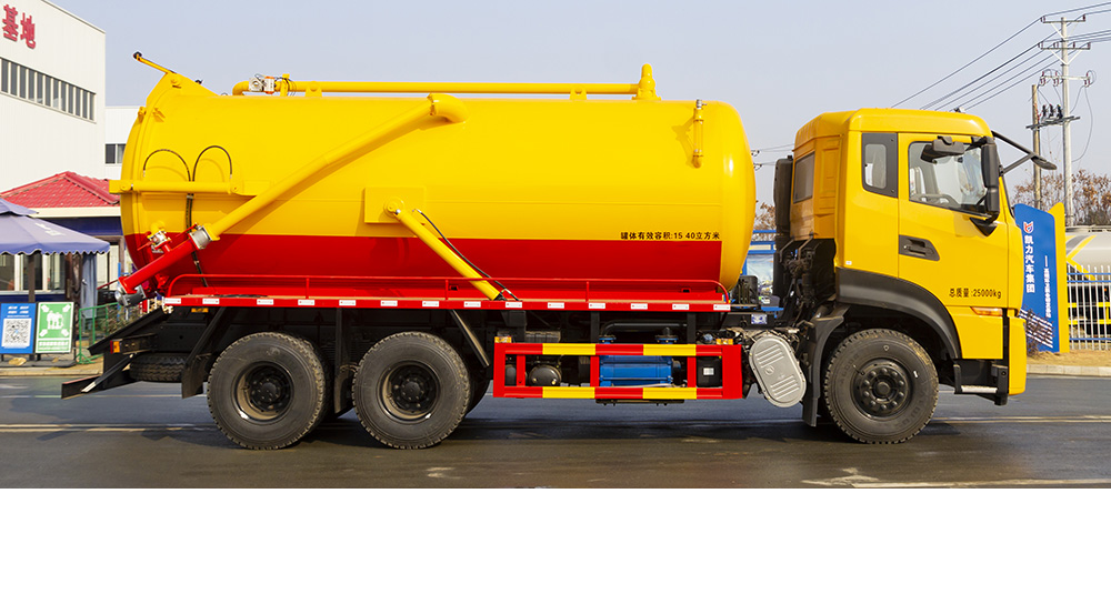 东风天龙后八轮吸污车图3