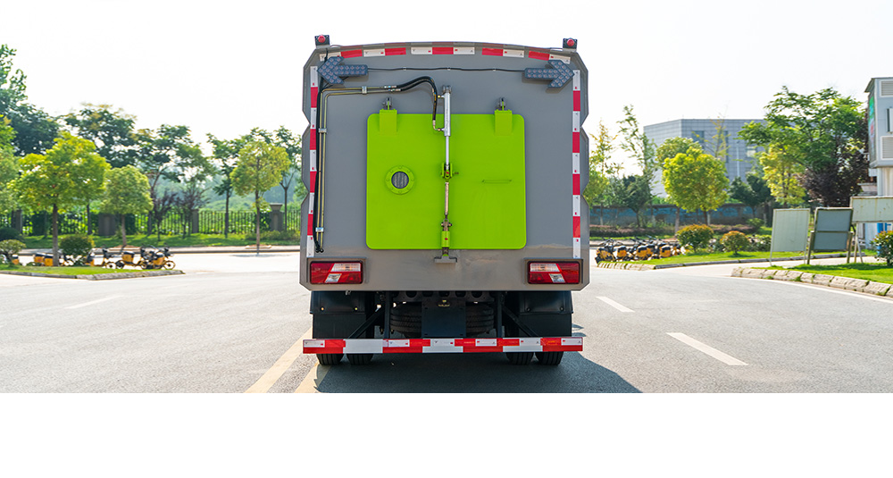 江铃凯锐绿篱修剪车图8