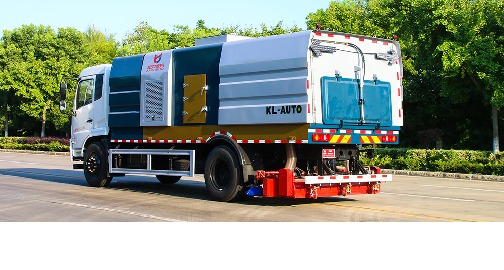 天锦后置吸尘车图7