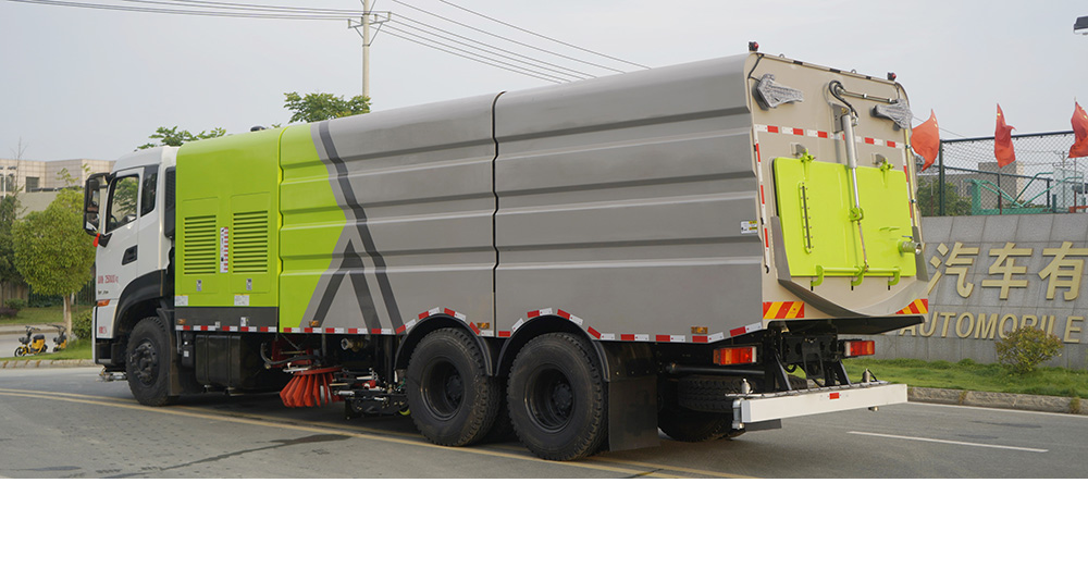 东风天龙洗扫车图4