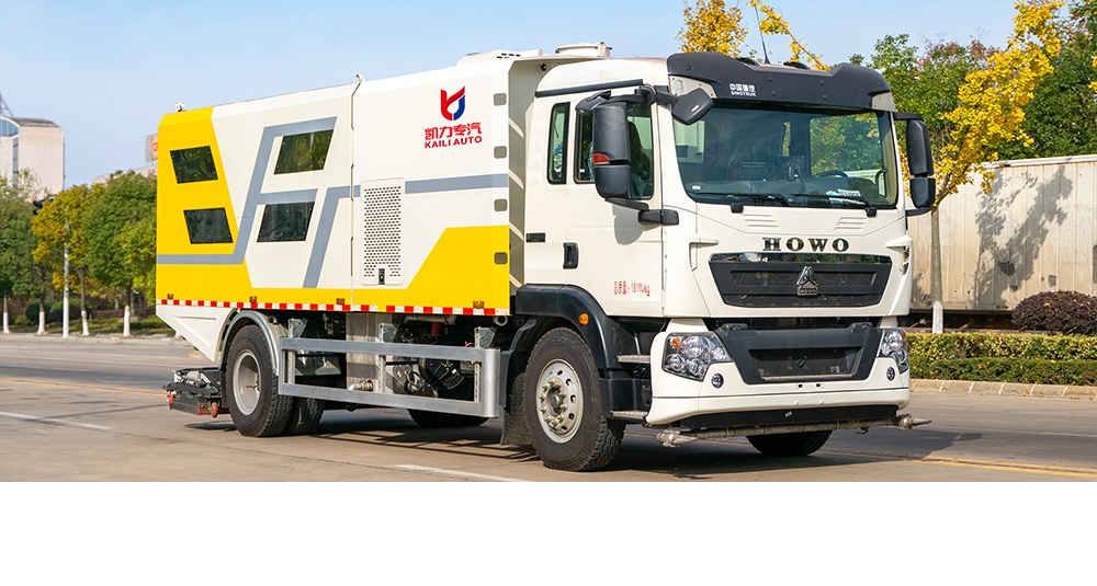 重汽豪沃深度保洁车图1