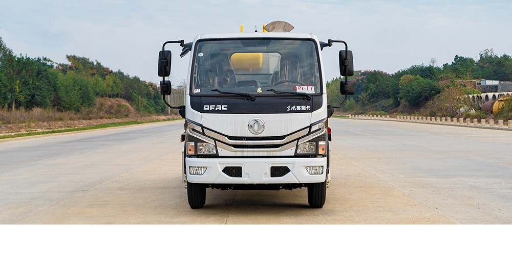 东风小多利卡沥青洒布车图7