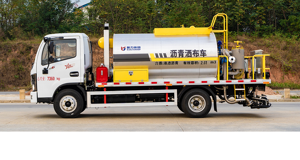 东风小多利卡沥青洒布车图5